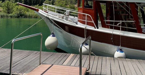 Šibenik: 3-Inseln-Bootstour mit Mittagessen und Getränken