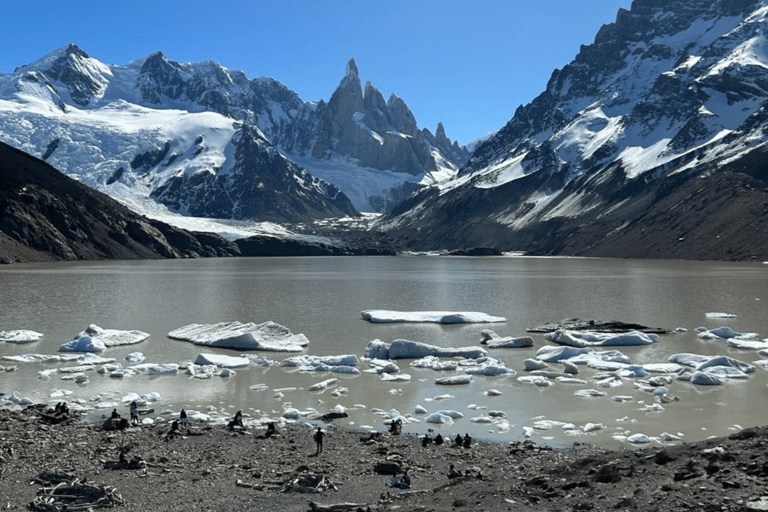 Chalten: Full Day from El Calafate Private Car for Groups Chalten: Full Day Private from El Calafate Car up to 4 guest