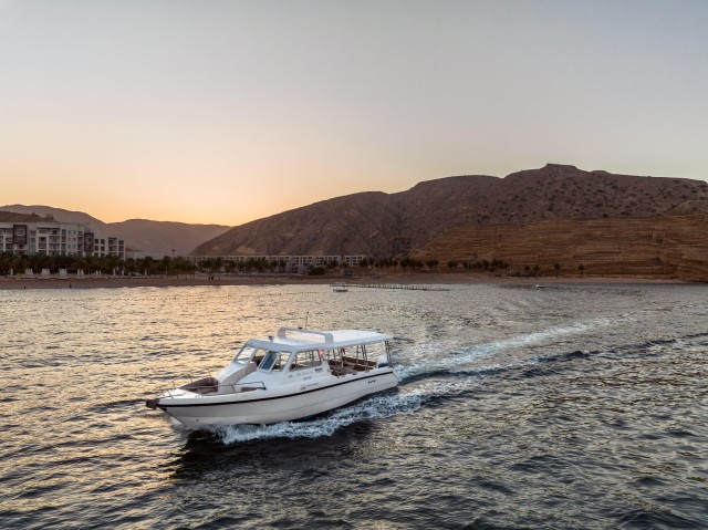 Muscat: 2 uur durende boottocht bij zonsondergang