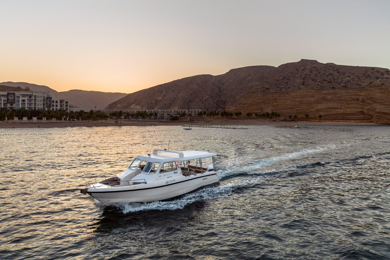 Muscat: 2-Hour Sunset Viewing Boat Tour