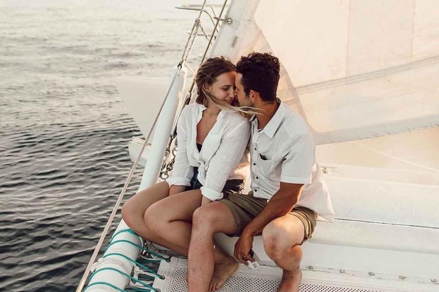 dinner cruise in maui | enjoy a glass of champagne on a sunset sailing cruise