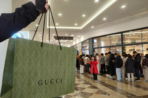 Shanghai: ZhuJiaJiao Water Town Private Tour with Shopping Shanghai: ZhuJiaJiao Water Town Private Tour with Pickup