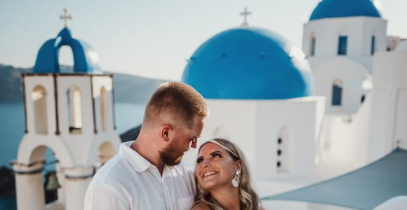 Santorini: Private Photoshoot with Professional Photographer