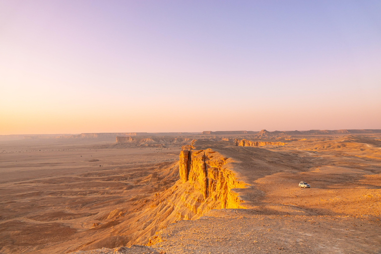 Riyadh: Edge of the World & Keshta Tour