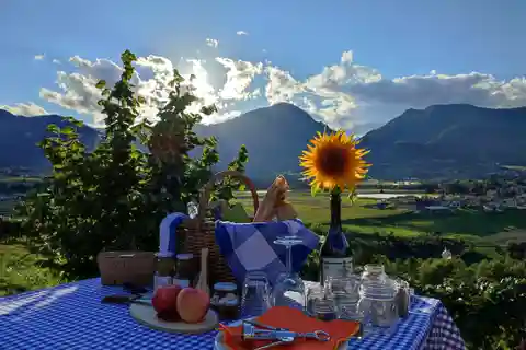 Trentino Agriconda: picnic al tramonto cesto Maserac