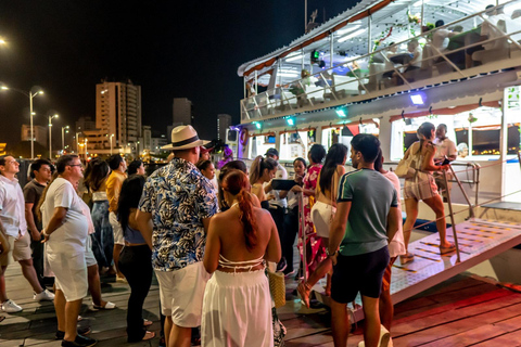 White Night Boat Party: Middagsbuffé, dans och öppen bar