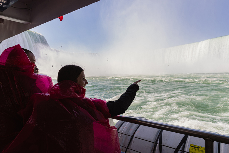 Niagara Falls: Boat Ride and Journey Behind the Falls Tour