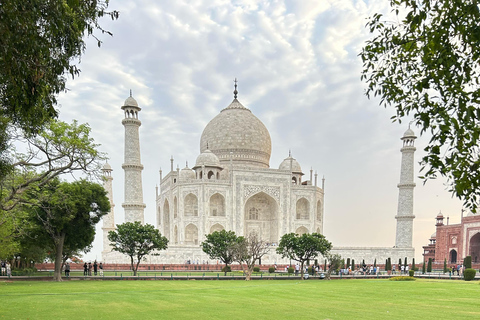 From Delhi: Private Taj Mahal & Agra Luxury Tour by Fortuner Tour with Toyota Fortuner and Tour Guide Only