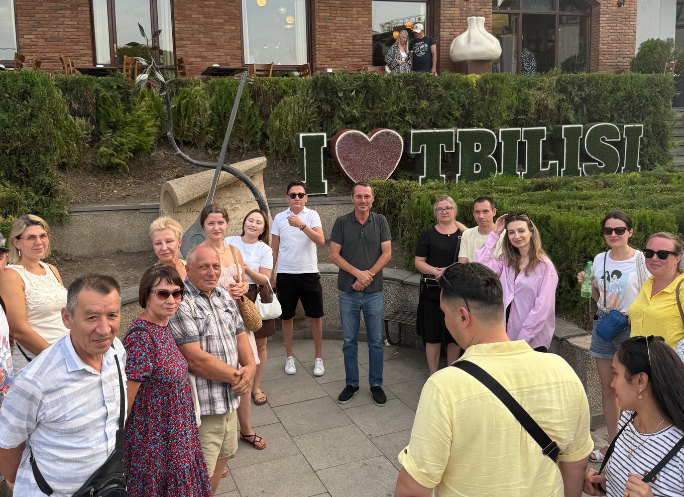 Oplevelse med byvandring i Tbilisi, vinsmagning og bådtur på floden