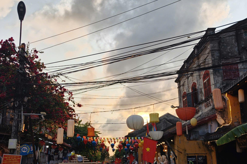 Hoi An: Night Tour with Boat Ride, and Lanterns