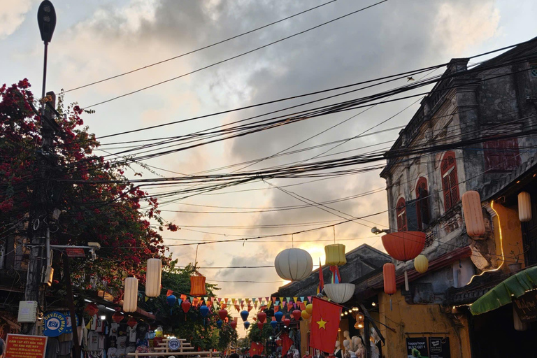 Hoi An: Night Tour with Boat Ride, and Lanterns