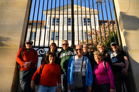 Paris: Experience the romance of Montmartre on a walk with a pro photographer Paris: Experience romance in Montmartre, a walk with a photographer in English