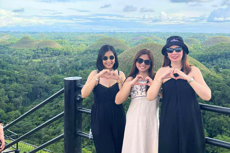 Tour privato di Bohol: Chocolate Hills, tarsi e fiume LobocTour privato a Bohol: Chocolate Hills, tarsi e fiume Loboc