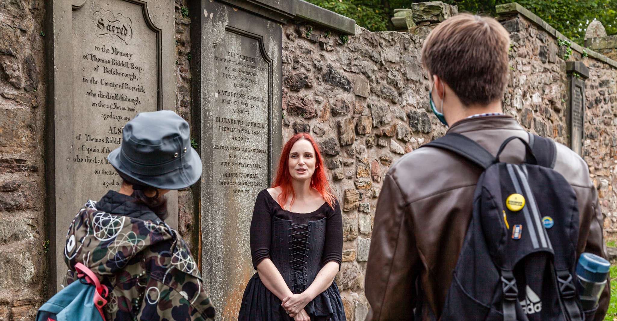 エジンバラ、幽霊のような地下の金庫と墓地ツアー - Housity