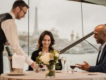 Paris: 4-Gänge-Dinner-Kreuzfahrt auf der Seine mit Live-Musik