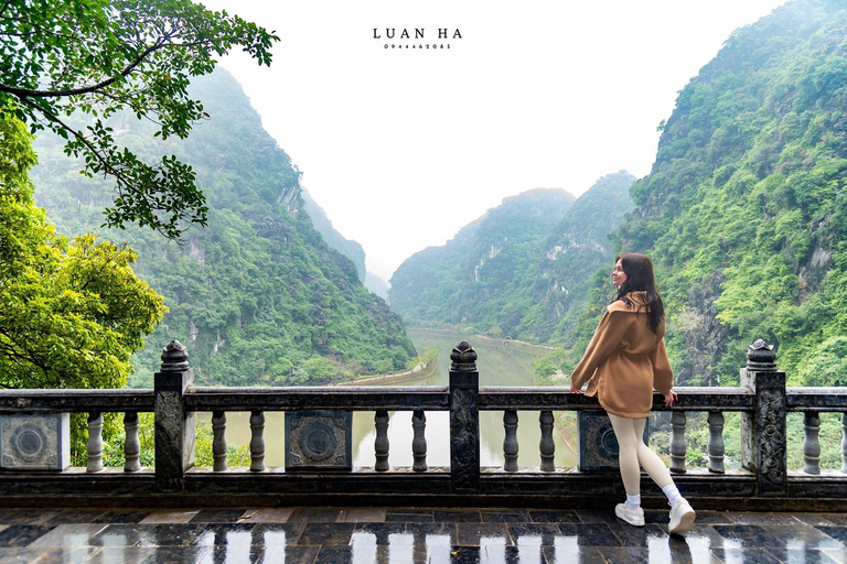 Hanoi: Trang An UNESCO, Mua Cave, Hoa Lu or Dich Long Pagoda GROUP: Hoa Lu, Trang An UNESCO BOAT, Mua Cave, Buffet, Cycle