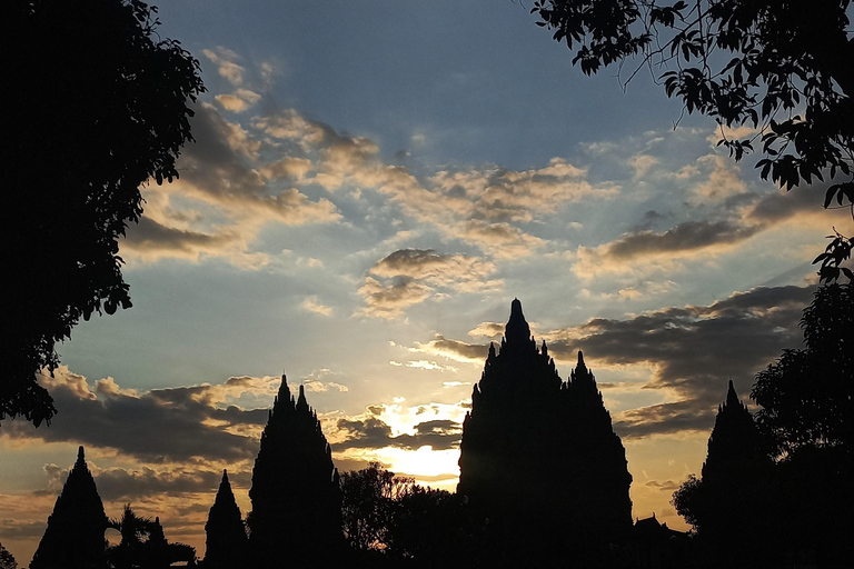 Äventyr i templet Prambanan och grottan i Pindul