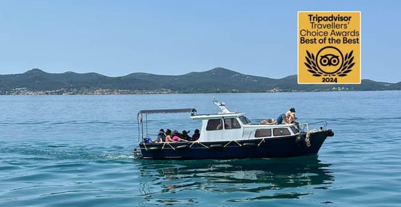 Zadar: Halbtägiges Abenteuer mit Holzboot und Getränken