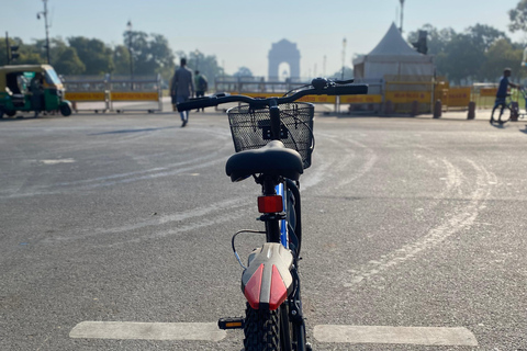 CYKELTUR I NYA DELHI MED FRUKOST