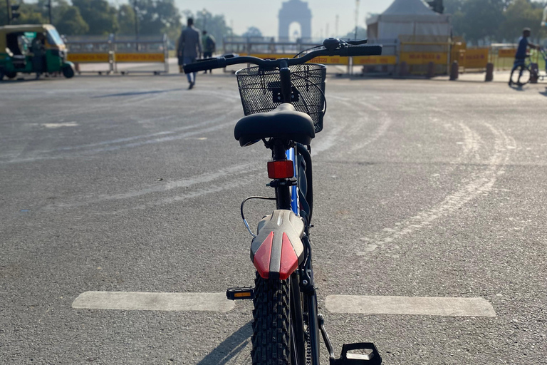 CYKELTUR I NYA DELHI MED FRUKOST