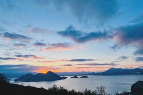 Sapporo: Hokkaido Noboribetsu & Lake Toya Private Day Trip Tour in a Toyota HiAce with a Chinese Driver