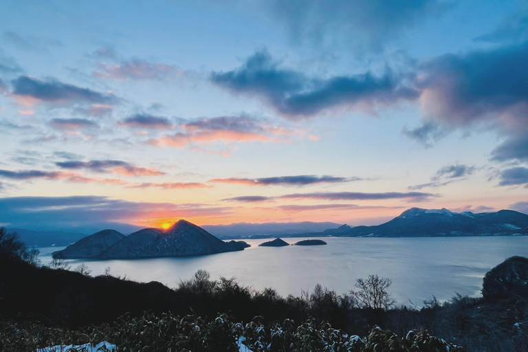 Sapporo: Hokkaido Noboribetsu & Lake Toya Private Day Trip Tour in a Toyota Alphard with a Chinese Driver