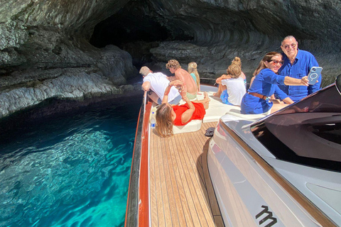 Capri: Secret Corners Boat Tour with Local Skipper