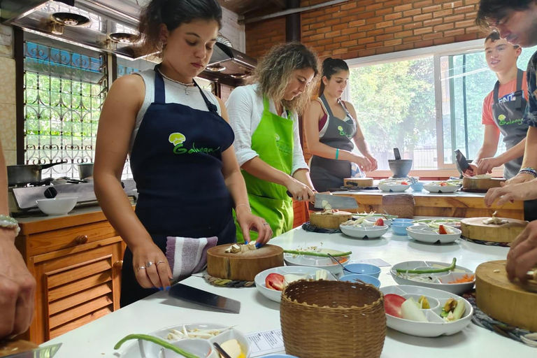 Chiang Mai: Morning Cooking Class with Market Visit