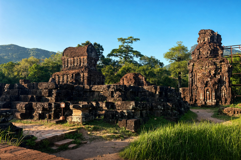 Da Nang: My Son Sanctuary & Golden Hands Bridge Private Tour
