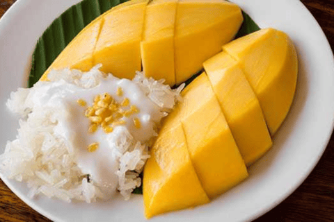 Chiang Mai: Evening Sightseeing and Local Food Guided Tour Group Tour