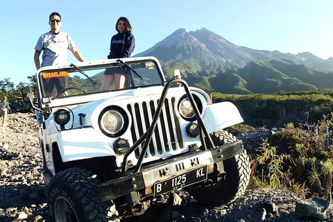 Excursión en Jeep 4x4 por el Volcán Merapi y la Cascada Kedung KayangAmanecer en Jeep Merapi y Cascada Kedung Kayang