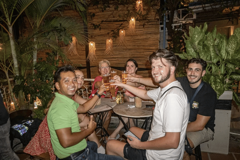 Phnom Penh: Sunset Cruise & Evening Food Tour by Vespa Vespa Option + English Guide