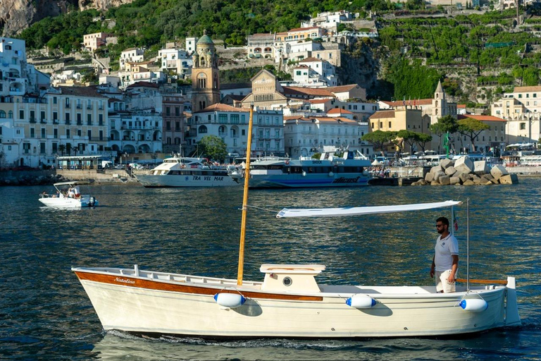 From Amalfi: Amalfi - Positano - Coast boat tour Da Amalfi: tour in barca Amalfi - Positano - Coast