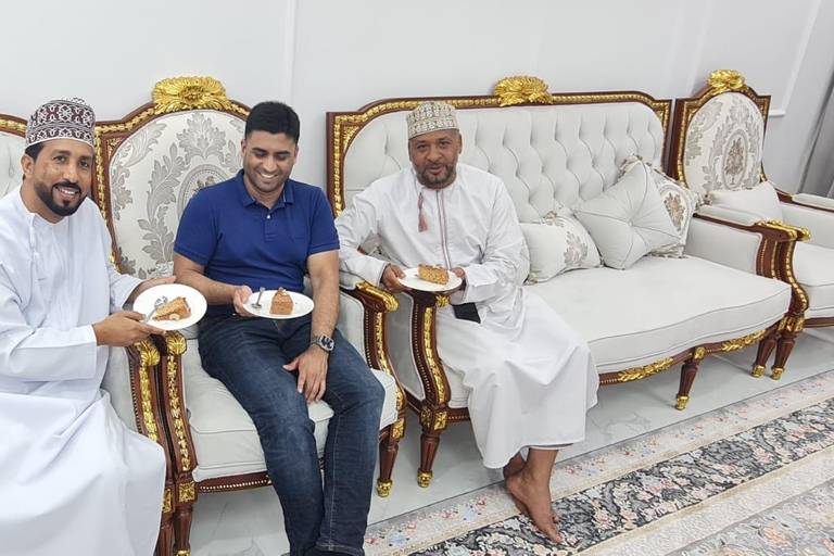 Omani Hospitality: Authentic Family Dinner Experience