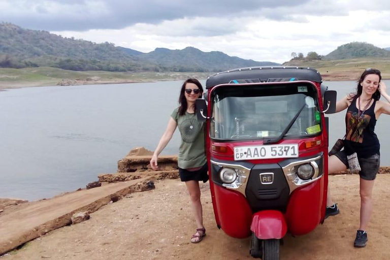 Kandy: Pettigala Hike, Waterfalls &amp; Massage by Tuk Tuk