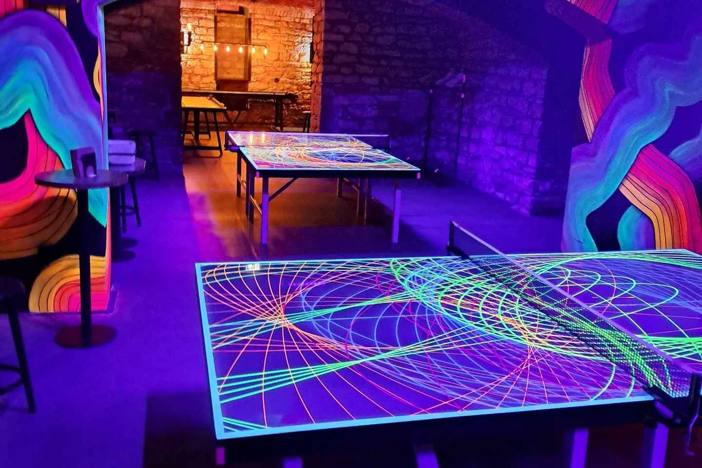 Crew Bar Prag: Opið bar, borðtennis eða skaflborð