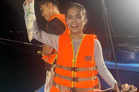 Danang Night Squid Fishing Experience - Image 3