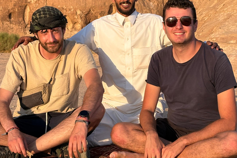 瓦迪拉姆日落吉普之旅：贝都因晚餐与星空观测瓦迪拉姆日落吉普之旅，含贝都因晚餐与星空观测