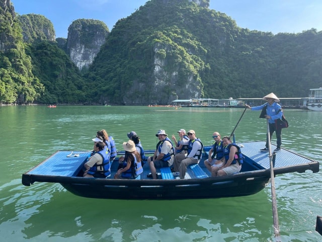 Full Day Trip to Ha Long Bay With Transfer and Buftet Lunch