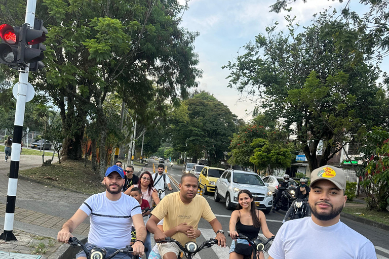 Medellín City Tour mit dem E-Bike: Das Beste in 4 Stunden, inklusive Mittagessen