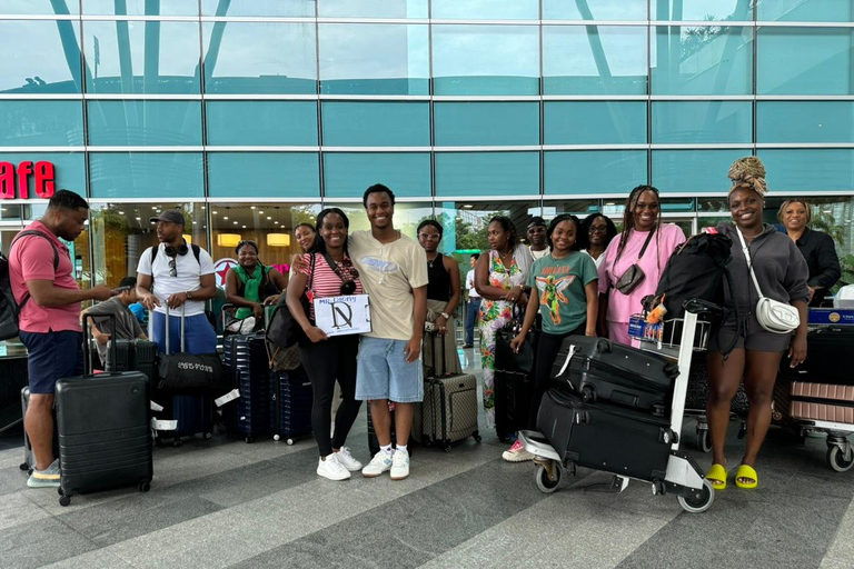 Hue: Trasferimento in auto privata dall&#039;aeroporto di Phu Bai al centro cittàDall&#039;aeroporto di Phu Bai all&#039;hotel del centro città