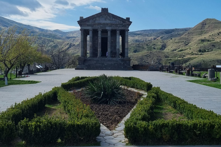 Ereván: Templo de Garni, Monasterio de Geghard y Lago Sevan