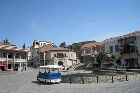 Tbilisi: Kakheti Wine, Bread, & Sighnaghi Day Trip