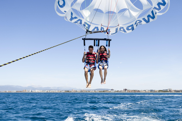 Palma Bay: Parasailing Experience