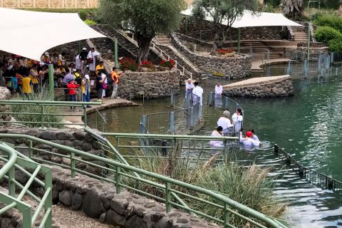 Gita di un giorno da Aqaba a Ma'in Hot Springs, fiume Giordano (sito del battesimo).