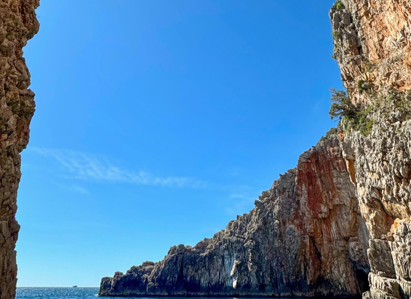 Kotor: Tur til Den Blå Grotte, ubådebasen og Lady of the Rocks