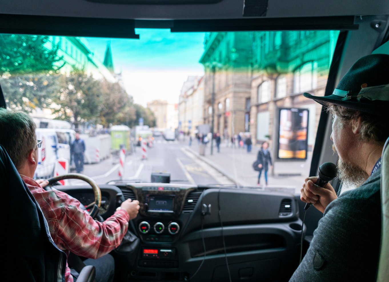 Prag: Byens højdepunkter med bus, båd og til fods