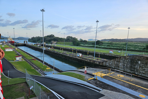 Panama Canal and City Sightseeing Tour