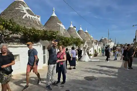 Visita Guidata ad Alberobello: Scopri i Trulli con una Guida Locale Esperta