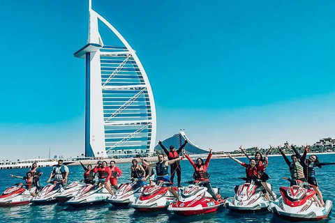 &quot;以风格出行：乘坐悍马进行私人迪拜城市游&quot;&quot;尽享奢华：迪拜私人城市游，乘坐悍马&quot;